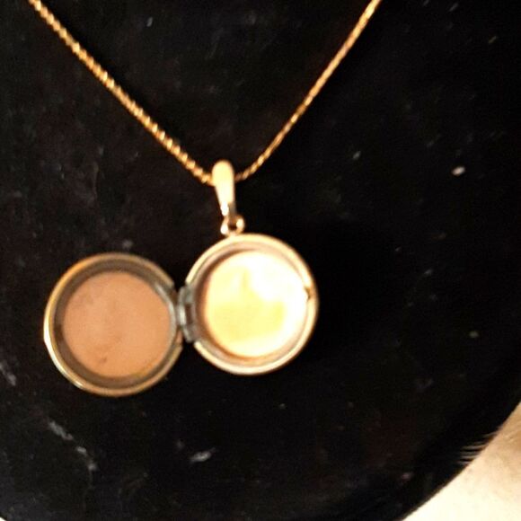 Womans Peach   Rose Locket Vintage   Necklace 19 Inch L  Gold Plated - Picture 5 of 6